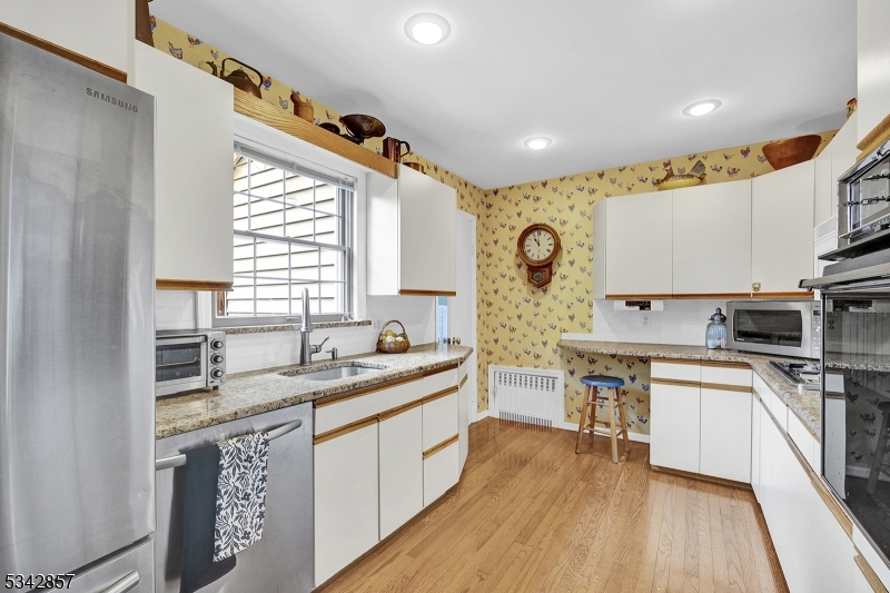 Chatham Boro, New Jersey 07928, United States, 3 Bedrooms Bedrooms, ,2 BathroomsBathrooms,Residential,Pending,127600