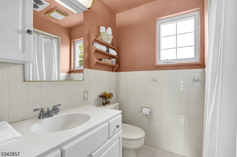 Chatham Boro, New Jersey 07928, United States, 3 Bedrooms Bedrooms, ,2 BathroomsBathrooms,Residential,Pending,127600