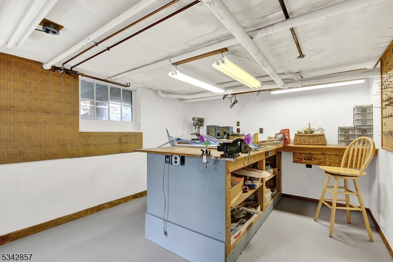 Chatham Boro, New Jersey 07928, United States, 3 Bedrooms Bedrooms, ,2 BathroomsBathrooms,Residential,Pending,127600