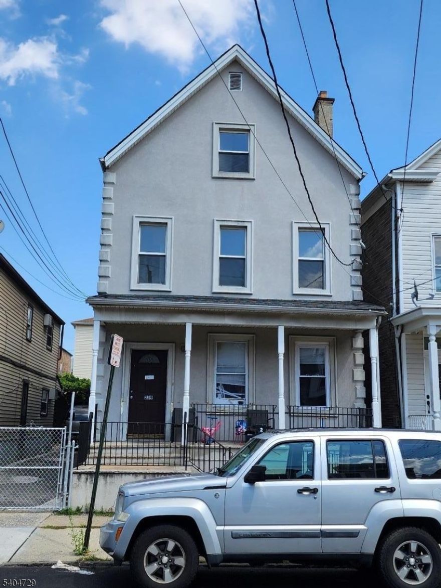 Big apartment for rent featuring 5 bedrooms, 2 full bathrooms, Living room, Family room, Eat-in-kitchen with a pantry. Near public schools and public transportation. Close to NYC, Newark International Airport, major highways, Jersey Gardens Mall.