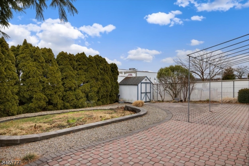 BATTLE HILL - Residential