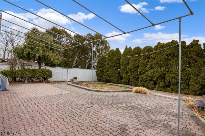 BATTLE HILL - Residential