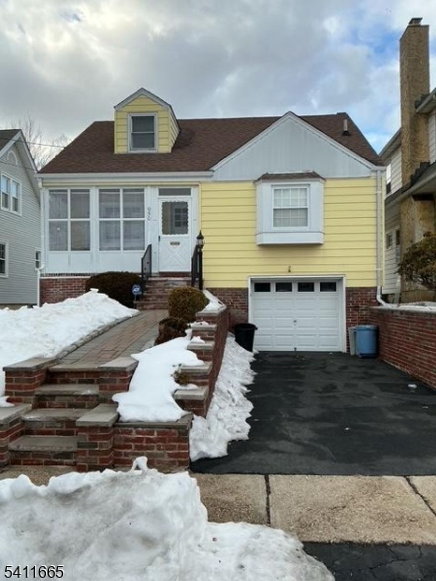 Home in desirable neighborhood move-in condition. Close to shopping restaurants and walking distance to transportation to New York..