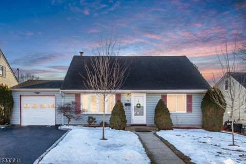 31 Clara Pl, Cedar Grove Twp., NJ 07009 - MLS#: 3946473