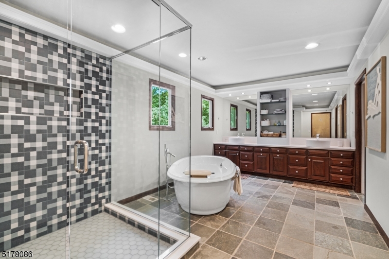 Roxiticus Valley/Far Hills - Residential