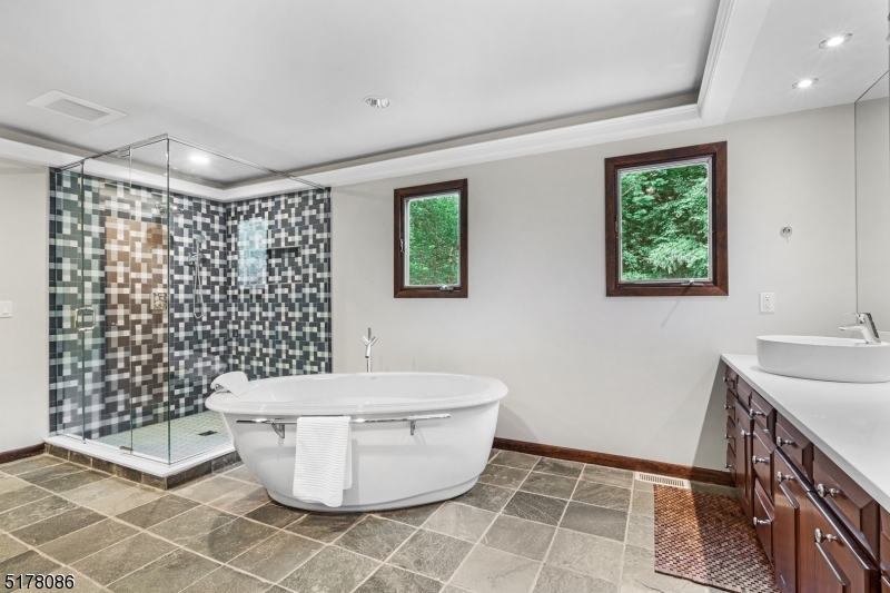 Roxiticus Valley/Far Hills - Residential