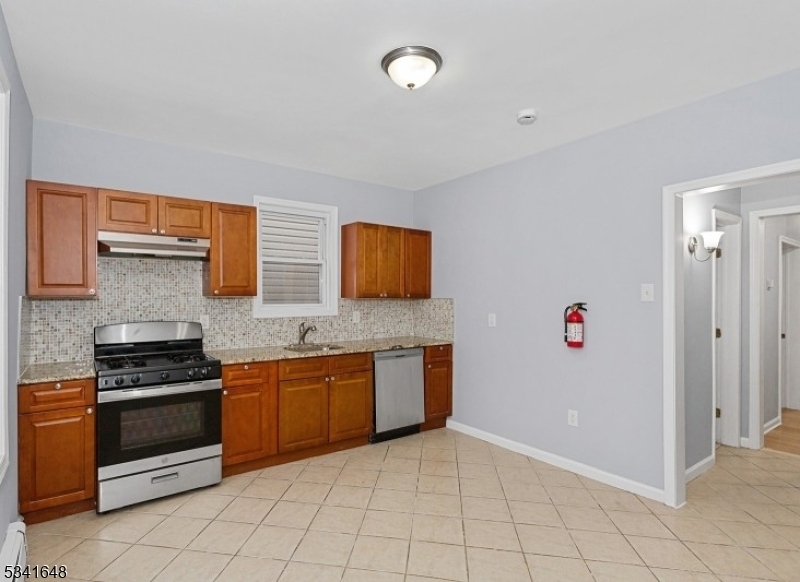 Newark City, New Jersey 07104, United States, 2 Bedrooms Bedrooms, ,1 BathroomBathrooms,Residential,Active,82125
