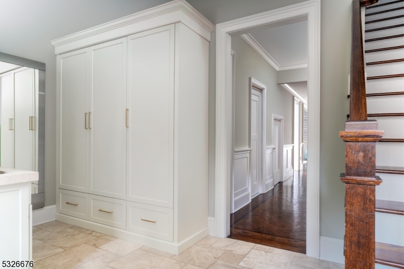 OLD SHORT HILLS - Residential