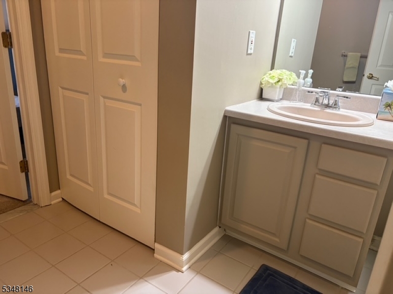 Rockaway Twp., New Jersey 07866, United States, 1 Bedroom Bedrooms, ,1 BathroomBathrooms,Residential,Active,101309