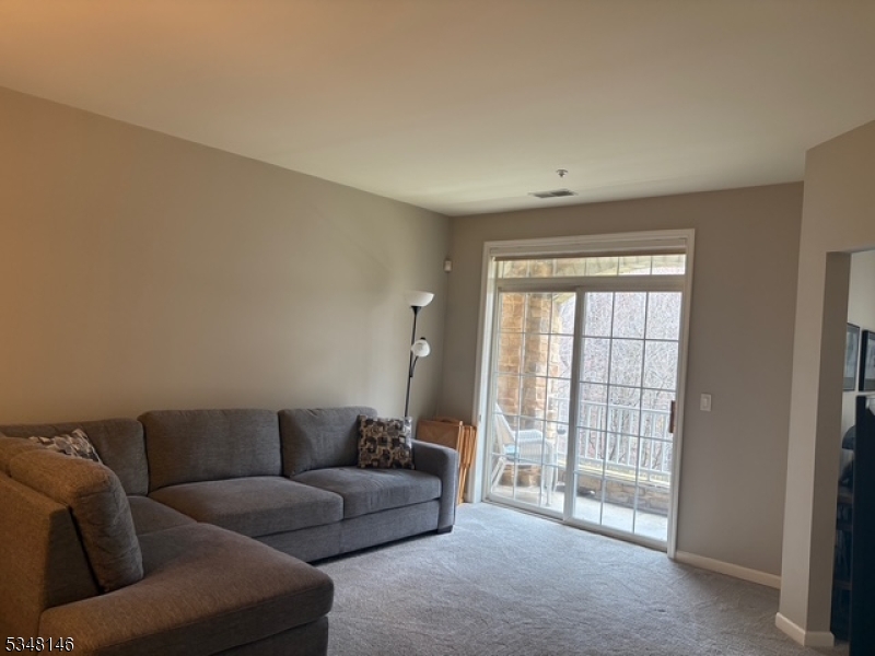 Rockaway Twp., New Jersey 07866, United States, 1 Bedroom Bedrooms, ,1 BathroomBathrooms,Residential,Active,101309