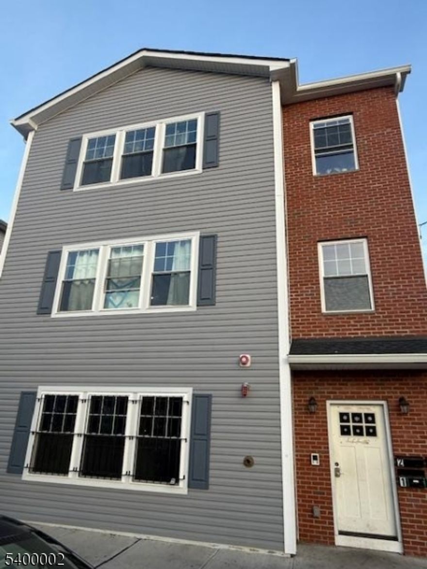 Newer Construction ground level unit consisting of open floor plan with 3 bedrooms, 2 full bathrooms, kitchen/eating area and living room combo. Hardwood floors throughout and a separate laundry room with hookups. Conveniently located near public transportation, major highways, restaurants and more.