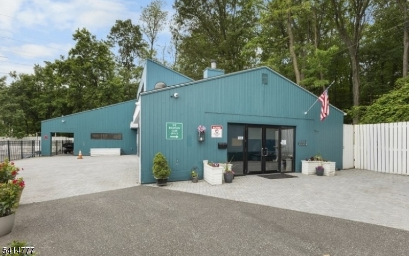 Mountain Club - Residential Lease