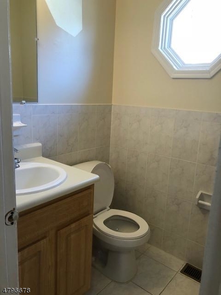 BEACON HILL - Residential Lease