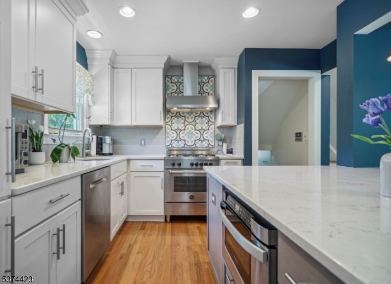 Glen Rock Boro, New Jersey 07452, United States, 3 Bedrooms Bedrooms, ,2 BathroomsBathrooms,Residential,Active,180223