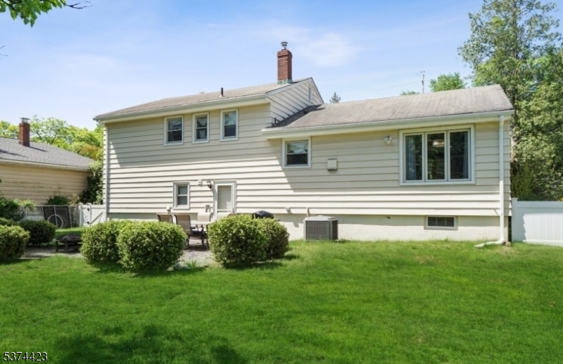 Glen Rock Boro, New Jersey 07452, United States, 3 Bedrooms Bedrooms, ,2 BathroomsBathrooms,Residential,Active,180223