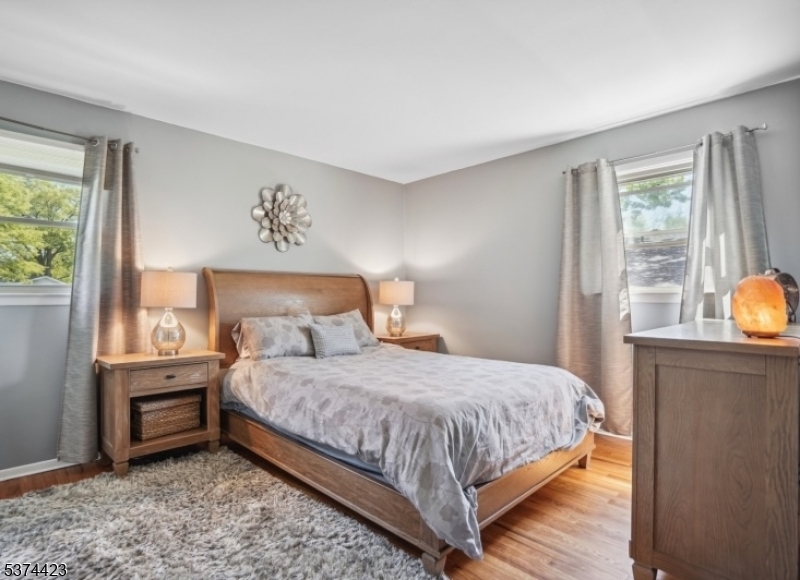 Glen Rock Boro, New Jersey 07452, United States, 3 Bedrooms Bedrooms, ,2 BathroomsBathrooms,Residential,Active,180223