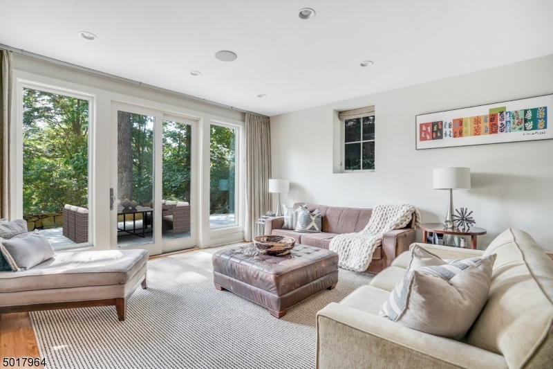 OLD SHORT HILLS - Residential