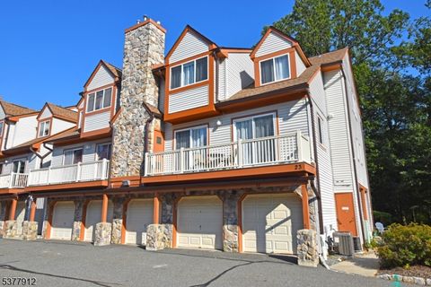 26 Woods Edge Dr, Roxbury Twp., NJ 07876 - #: 3981632