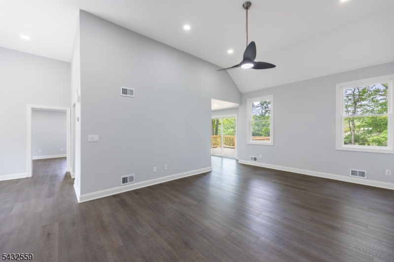 8 Sherwood Pl - Photo 3