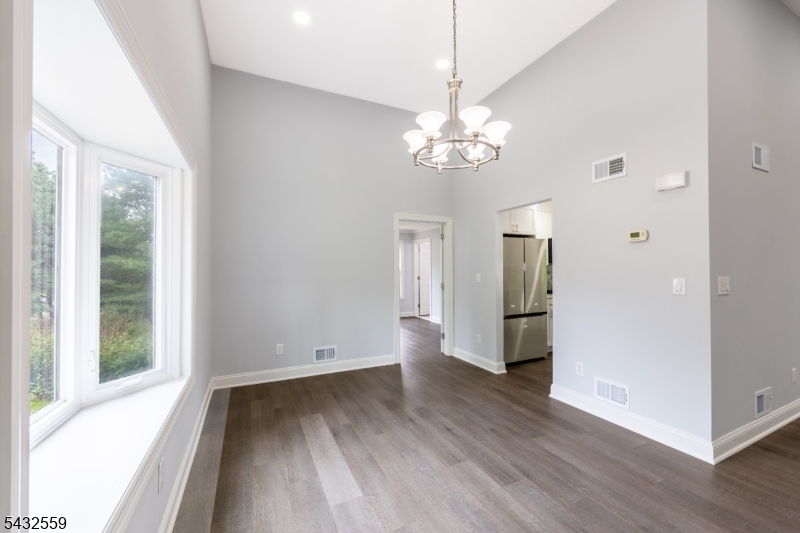 8 Sherwood Pl - Photo 4