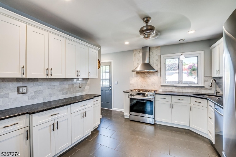 South Plainfield Boro, New Jersey 07080, United States, 3 Bedrooms Bedrooms, ,2 BathroomsBathrooms,Residential,Active,158788