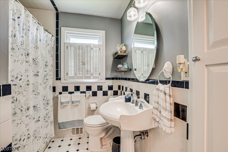 South Plainfield Boro, New Jersey 07080, United States, 3 Bedrooms Bedrooms, ,2 BathroomsBathrooms,Residential,Active,158788