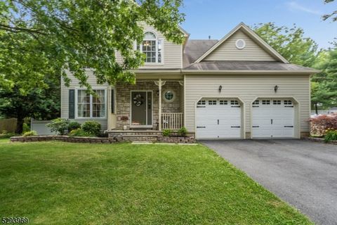 46 Kyle Dr, Lopatcong Twp., NJ 08865 - #: 3908062