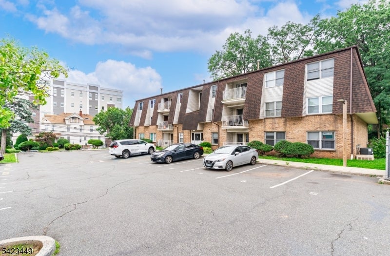 100 W Grand St - Photo 4