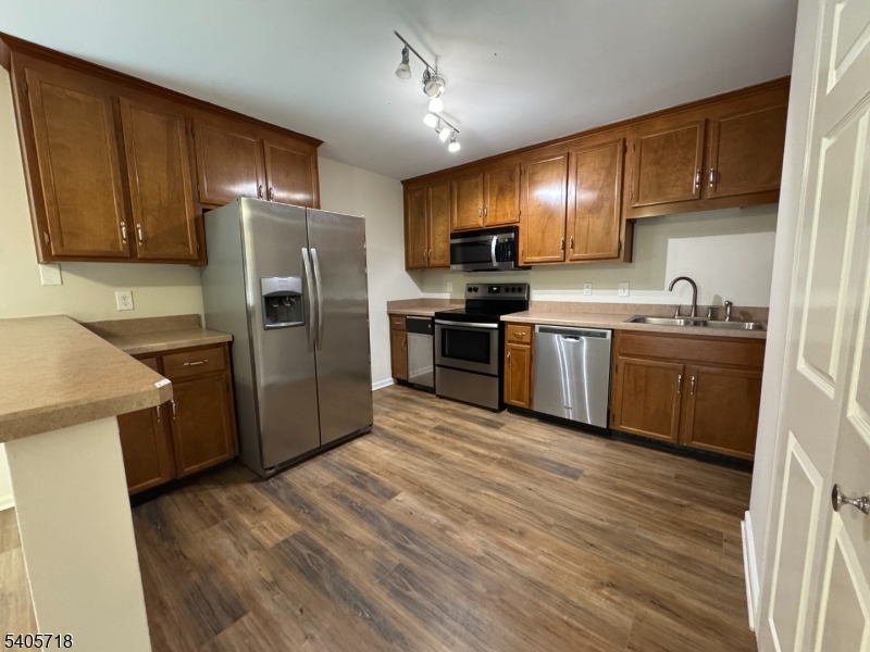 Heritage Lakes at the Quarr - Residential Lease