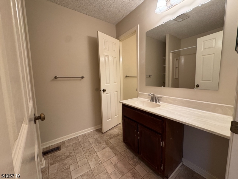 Heritage Lakes at the Quarr - Residential Lease