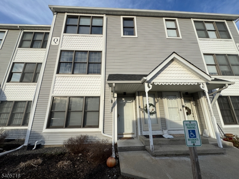 Heritage Lakes at the Quarr - Residential Lease