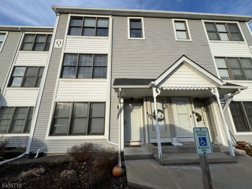 Beautifully renovated condo in desirable Heritage Lakes Community! MOVE IN READY! Right off of Rt 23 for easy commuting. First floor living w/ OVERSIZED bedroom & BONUS room that can be used as an office or large walk in closet. UNIQUE bathroom has separate tub/shower w/ sink & sink w/ toilette. stainless steel appliances, luxury vinyl plank flooring. Separate dining area & kitchen w/ BREAKFAST BAR! Plenty of storage in large pantry. Laundry hookup. Central air. Parking out front means steps away from front door. Take advantage of all that Heritage Lakes has to offer: playground, lakes, sandy beach, community room and more! This is one you won't want to miss!