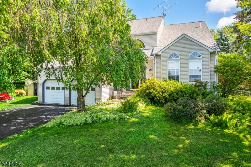 Vernon Twp., New Jersey 07418, United States, 4 Bedrooms Bedrooms, ,3 BathroomsBathrooms,Residential,Coming Soon,165379