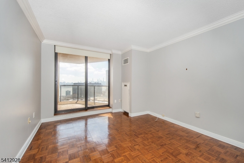 Royal Buckingham - Residential