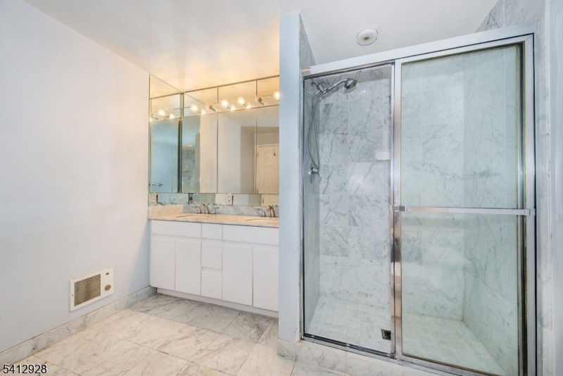 Royal Buckingham - Residential