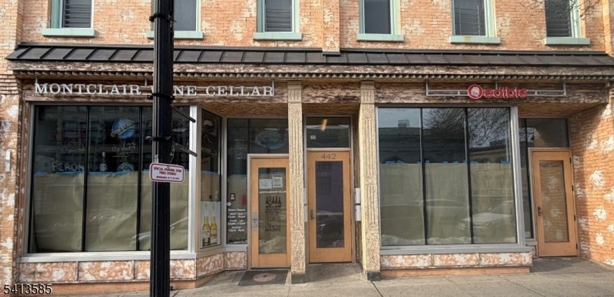 COMMERCIAL USE SPACE. APPROX 600 SQ FT. LOTS OF FOOT TRAFFIC. IN HEART OF MONTCLAIR BUSINESS DISTRICT. NEAR THEATERS AND PARKING GARAGES. GREAT SPACE FOR A POTENTIAL RESTAURANT, BAKERY, NAIL SALON, BUSINESS OFFICE OR RETAIL STORE