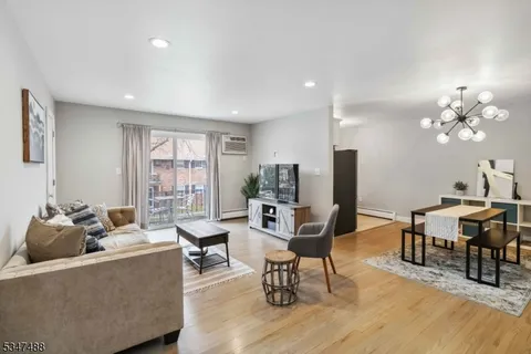 MLS: 3954269