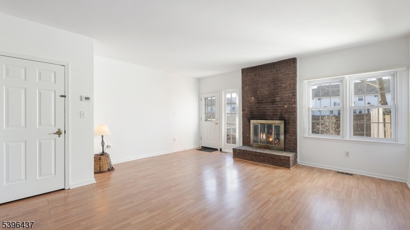 Williamsburg Square - Residential