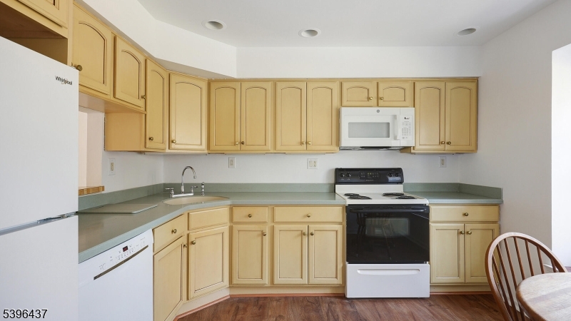 Williamsburg Square - Residential