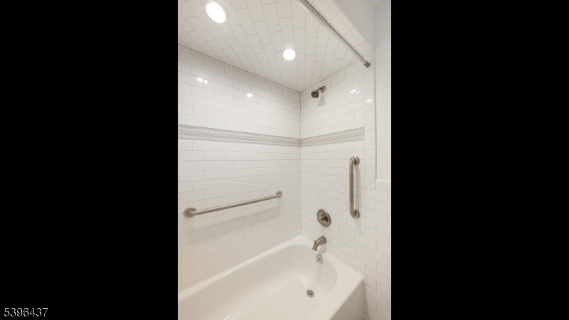 Williamsburg Square - Residential