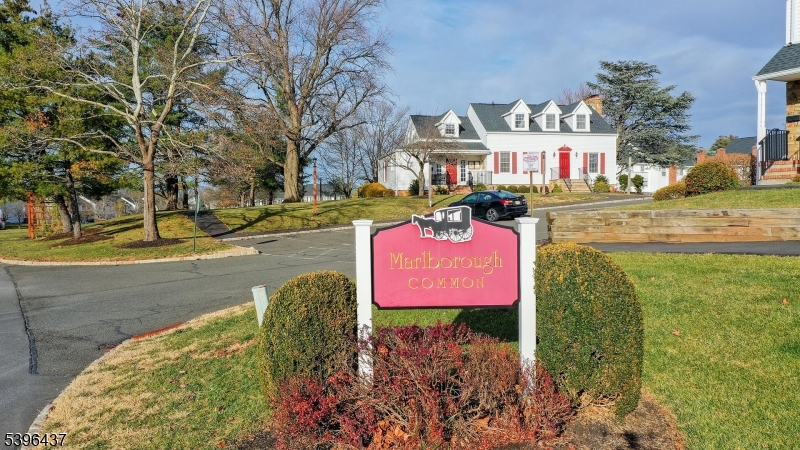 Williamsburg Square - Residential