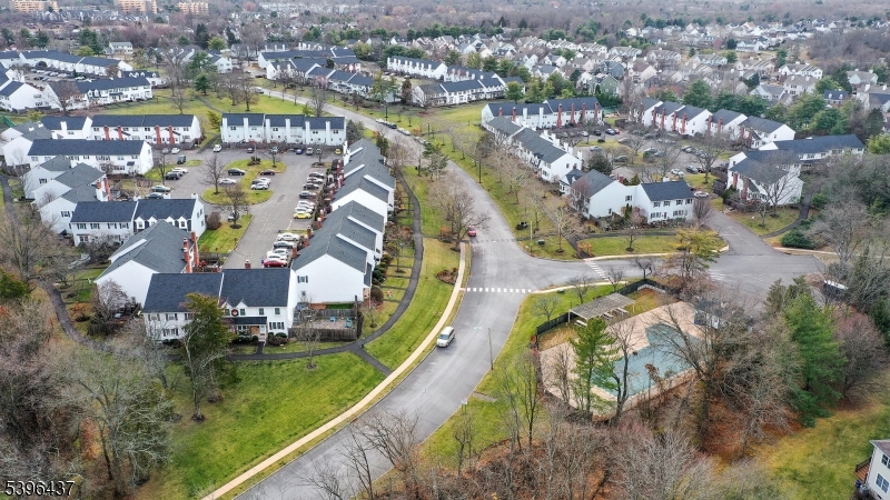 Williamsburg Square - Residential