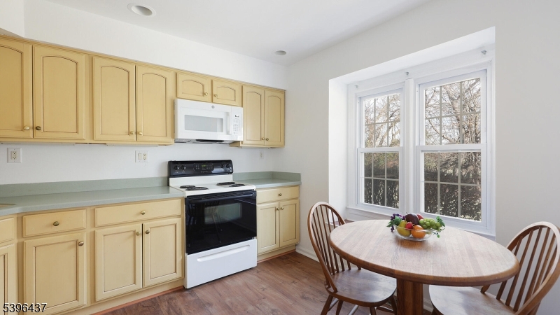 Williamsburg Square - Residential