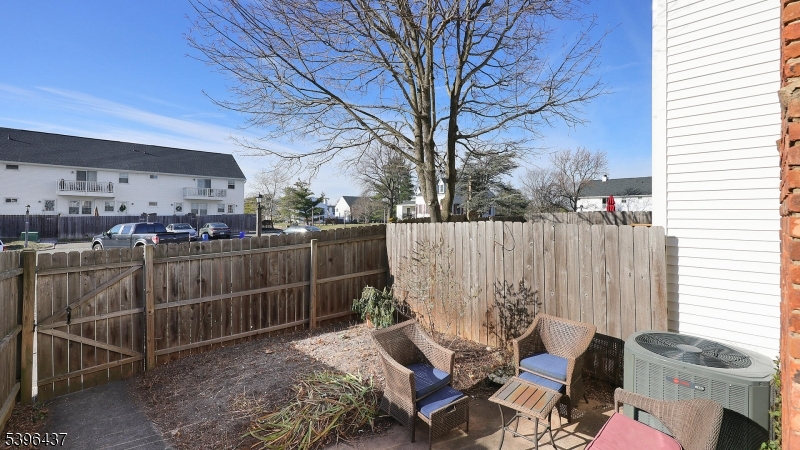 Williamsburg Square - Residential