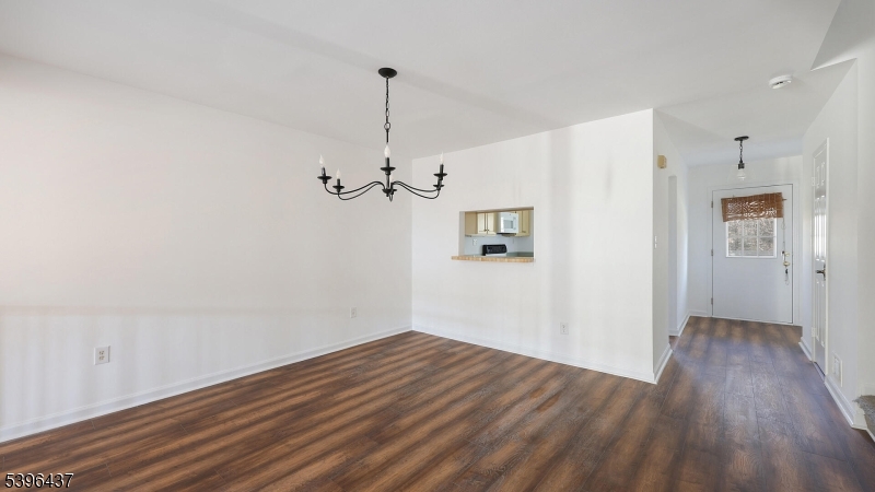 Williamsburg Square - Residential