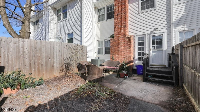 Williamsburg Square - Residential