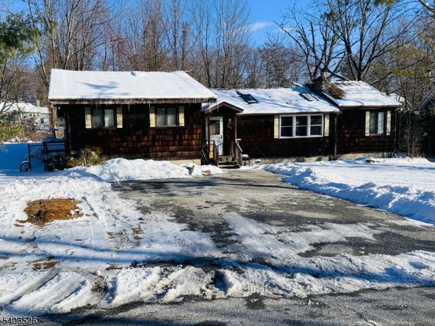 Drive into this quiet neighborhood of Highland Lakes and fall in love as you pull up to this Ranch home! Lots of natural light greet you! Large Rooms, Large Lot. Fee Inc Lakes, Beaches, Club House. Investment property as a rental or flip. Or make it your home!! Roof 2019. Septic 2006, (last pumped 2024). Water Heater 2019, SKYLIGHTS. 12X12 DECK. Fire Place IN FR/ ANDERSON THERMAL WIN. Generator, Log Splitter, riding lawn mower, push mower, snow Thrower included.