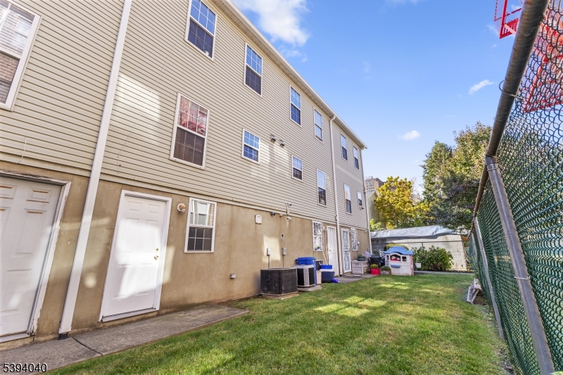 LINCOLN ESTATES - Residential