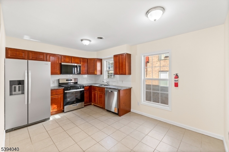 LINCOLN ESTATES - Residential