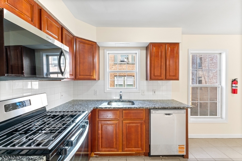 LINCOLN ESTATES - Residential